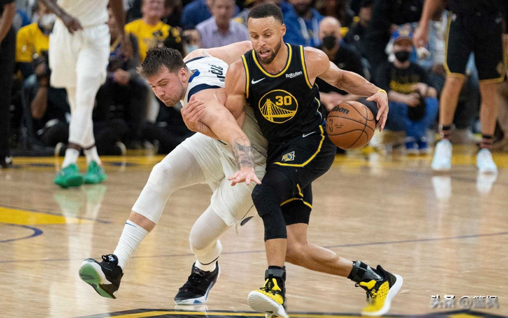 爱游戏官网app -库里连续七场比赛得分超过比分优势明显，阿森纳挑战极限！(小组赛晋级规则图解)